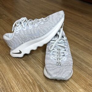 Nike Motiva Walking Shoes